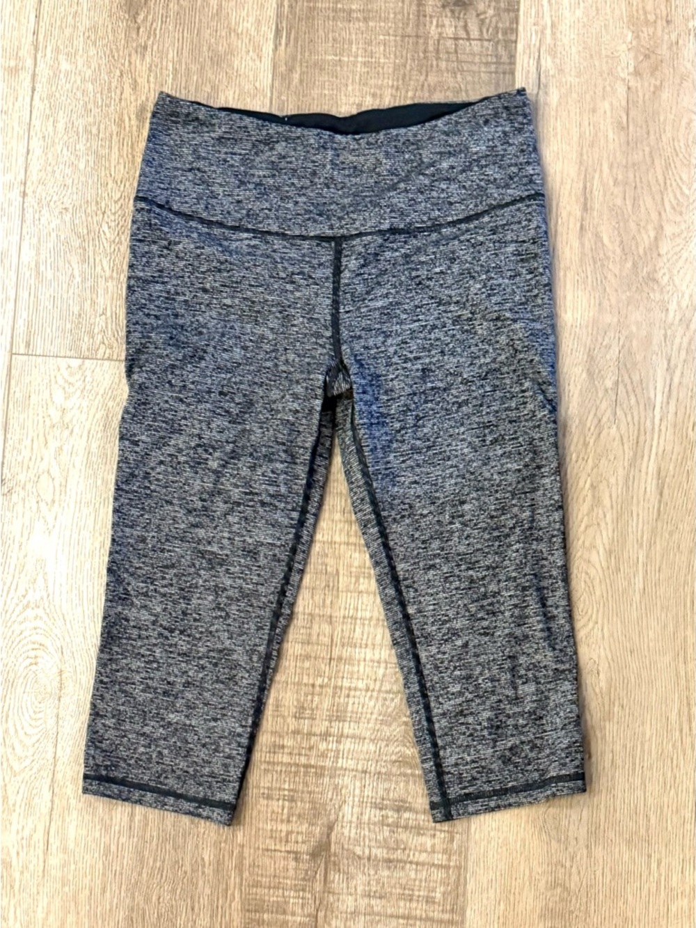 Victoria’s Secret Sport VSX Crop Leggings M Black Gray Marled Workout Pants